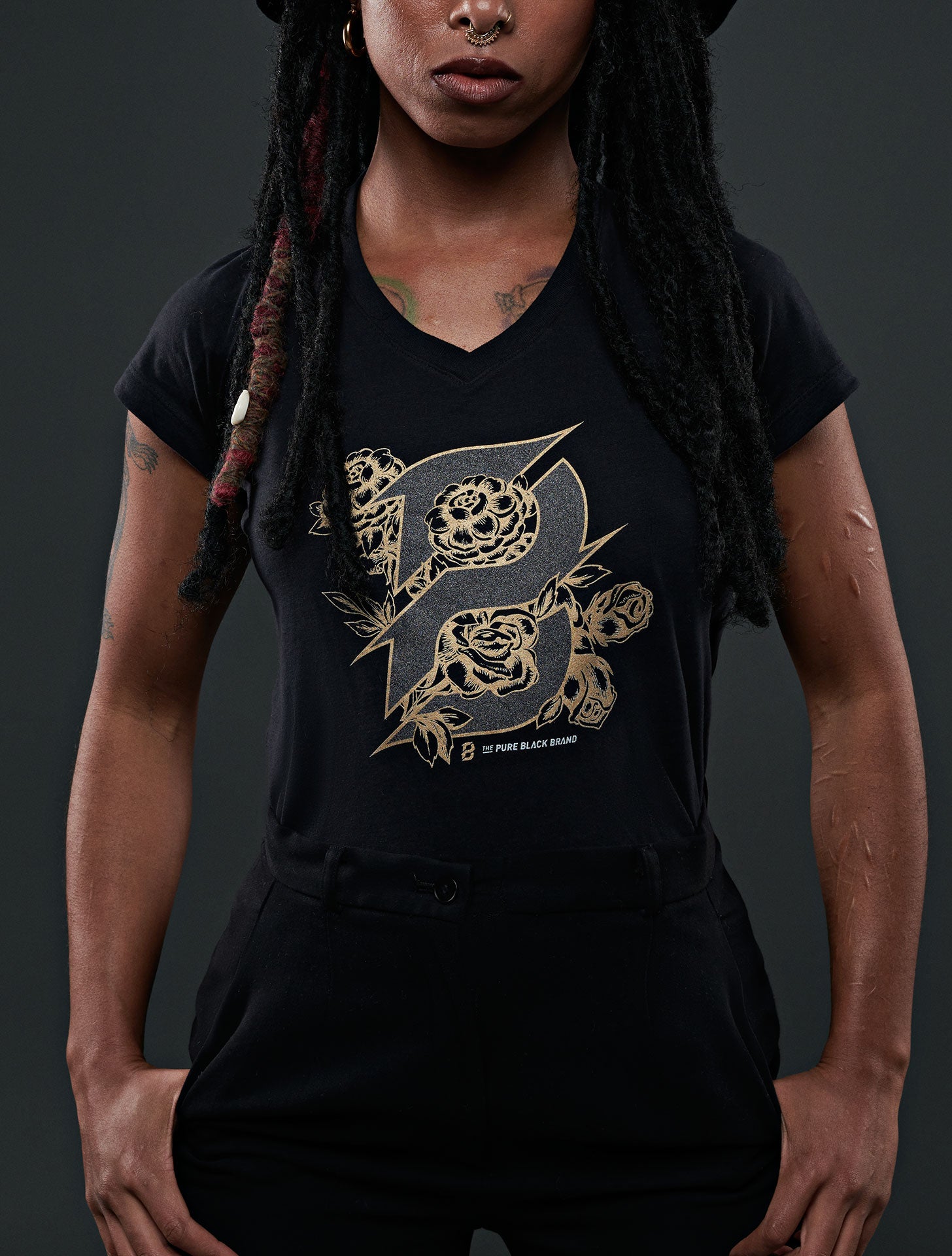 Roses Logo Everyday Rounded V-Neck